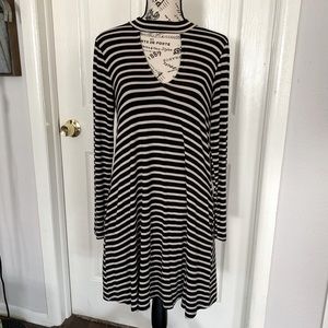 Socialite with pockets long sleeve dress